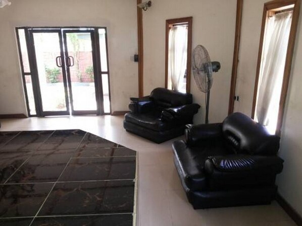 客房, 2 間臥室, 無障礙, 吸煙房 | 客廳