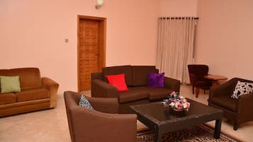 Room, 1 Bedroom, Accessible, Smoking | Living room