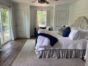 5 bedrooms, WiFi, bed sheets