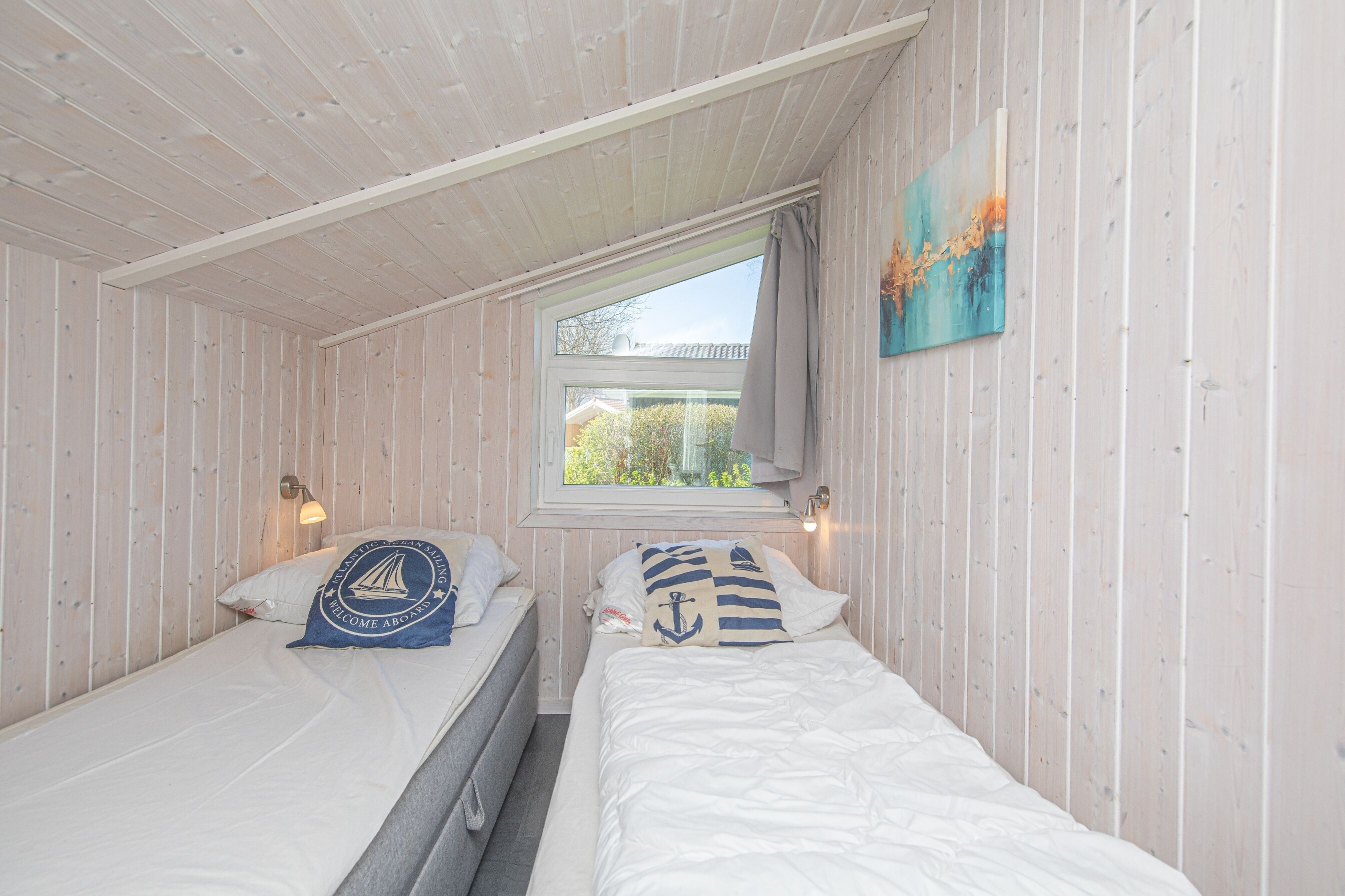 6 slaapkamers, een strijkplank/strijkijzer, reisbedje, gratis wifi