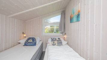 6 slaapkamers, een strijkplank/strijkijzer, reisbedje, gratis wifi