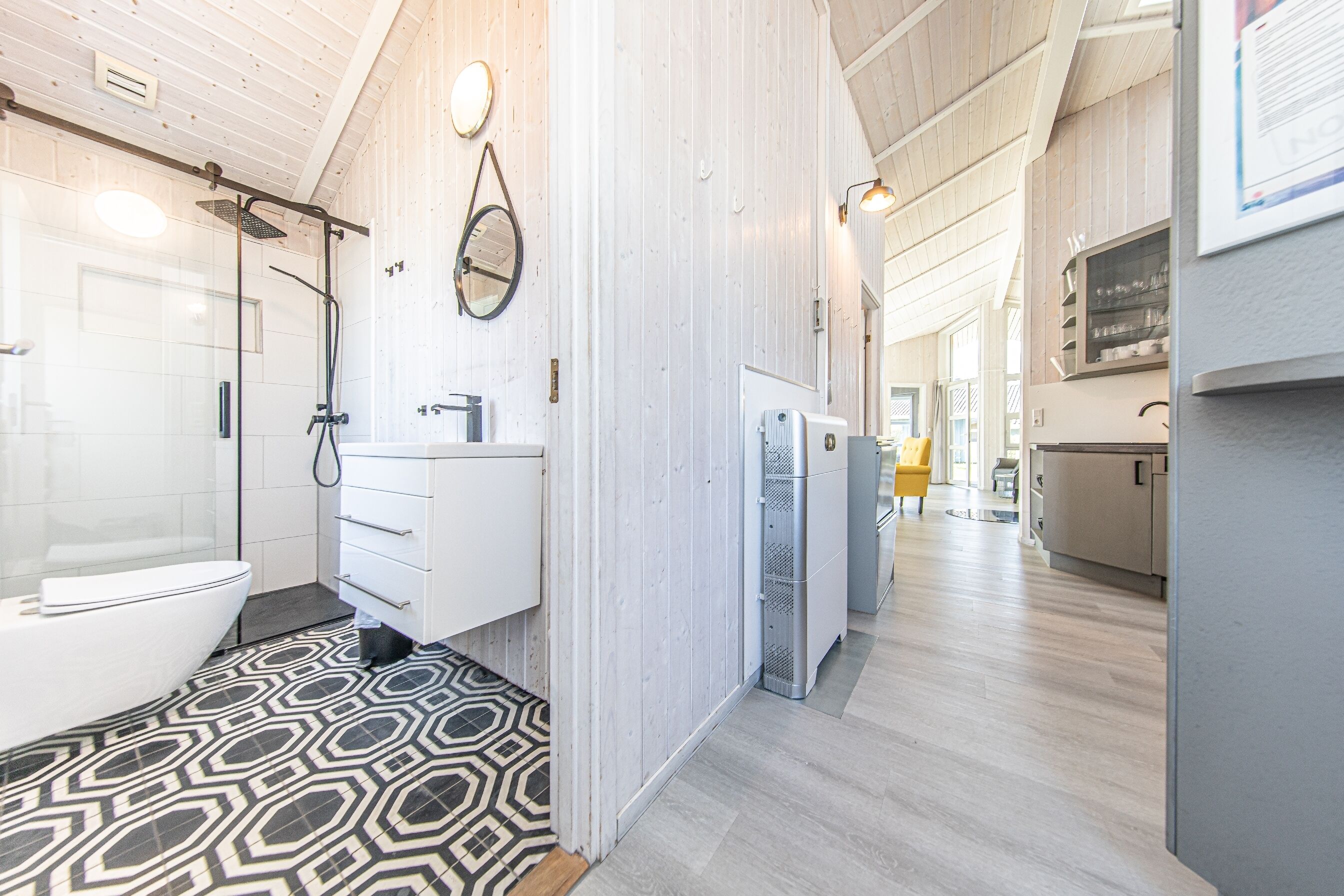 Shower, hair dryer, toilet paper