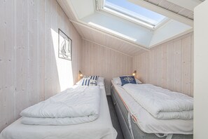 6 bedrooms, iron/ironing board, travel cot, free WiFi - Haus Strandläufer, 6 Sz, Meer-strandnähe , Sauna,whirlpool, Ruhig, Hunde Erlaubt (Schönhagen)