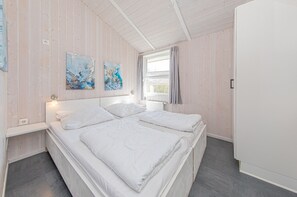 6 bedrooms, iron/ironing board, travel cot, free WiFi - Haus Strandläufer, 6 Sz, Meer-strandnähe , Sauna,whirlpool, Ruhig, Hunde Erlaubt (Schönhagen)