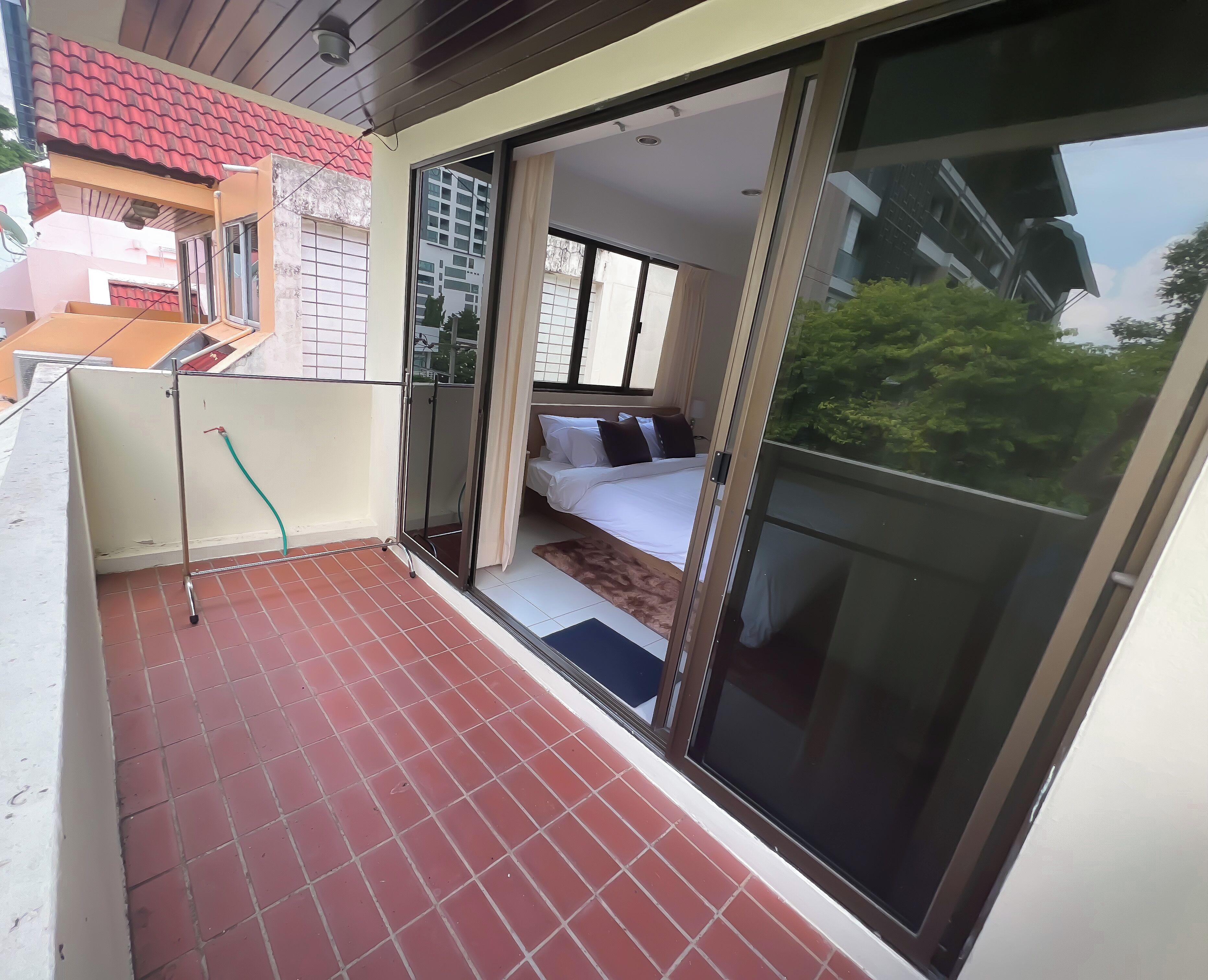 5 bedrooms, iron/ironing board, WiFi