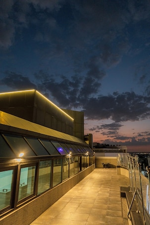 ๋ฃจํํ ํ
๋ผ์ค