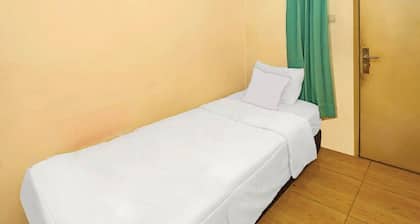 Backpacker Homestay Cibubur by PEKOTEL