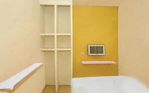 Bed sheets - Backpacker Homestay Cibubur by PEKOTEL (Bekasi)