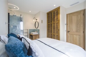 2 bedrooms, free WiFi, bed sheets - Appartement de Charme Sunrise vue mer et ile du Levant 300 m de la Plage (Rayol-Canadel-sur-Mer)