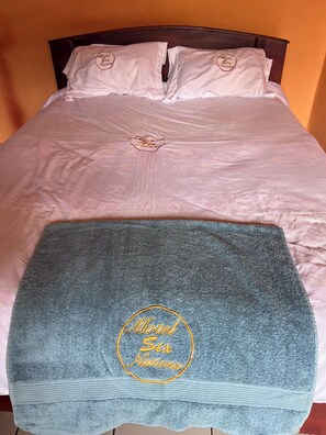 Traditional Single Room - Motel Six Nations (Boumnyébel)