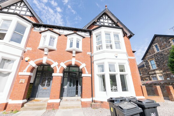 Front of property - Spacious Apartments with Private Parking (Cardiff)