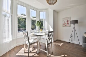 Appartement Premium, 2 chambres | Restauration dans la chambre