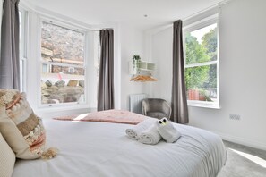 Premium Apartment, 2 Bedrooms - Spacious Apartments with Private Parking (Cardiff)