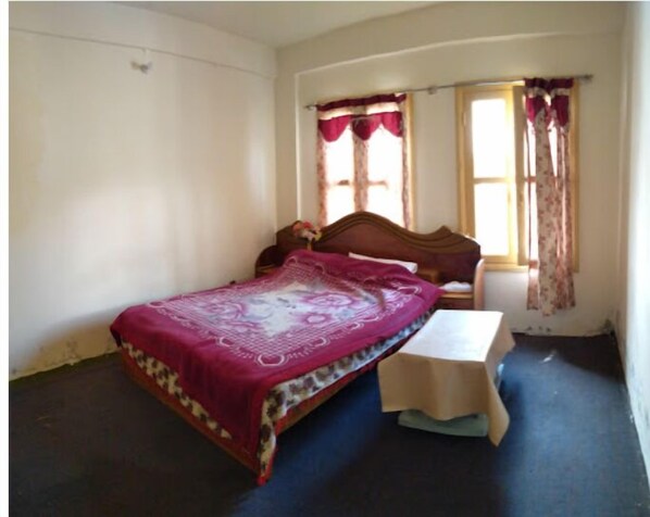 Standard Double Room | 1 bedroom, soundproofing, iron/ironing board, free WiFi