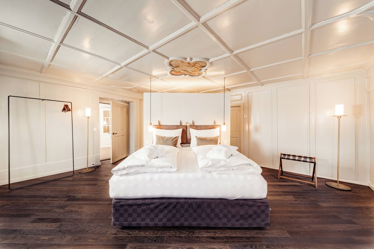 Junior Suite, City View | Hypo-allergenic bedding available, WiFi (free)