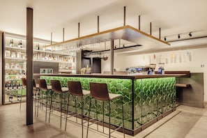 Bar (on property) - Boutiquehotel das Tschofen (Bludenz)