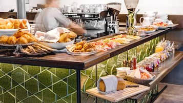 Daily buffet breakfast (EUR 18.50 per person)