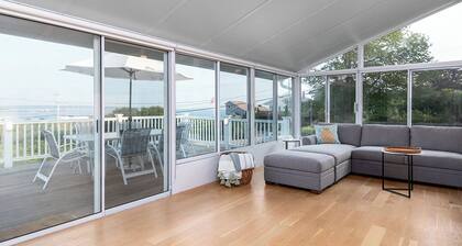 Private Steps to Bonnet Beach, AC, Linens/Towels Incl, Narragansett-Ocean views,