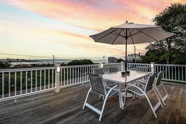 Outdoor dining - Private Steps to Bonnet Beach, AC, Linens/Towels Incl, Narragansett-Ocean views, (Narragansett)