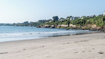 沙滩椅、沙滩毛巾