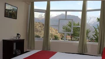 Deluxe Double Room | Soundproofing, iron/ironing board, free WiFi