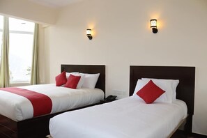 Deluxe Double Room | Soundproofing, iron/ironing board, free WiFi - Hunza Roof Hotel  (Karimabad)