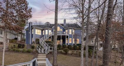 "Icing on the Lake" Theater, Gym, Fire Pit, Lily pad, Pool table!