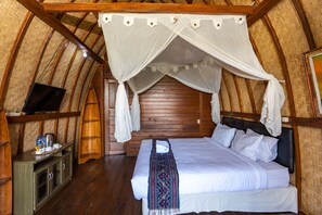 Desk, free WiFi, bed sheets - Tiing Bali Guest House (Kintamani)