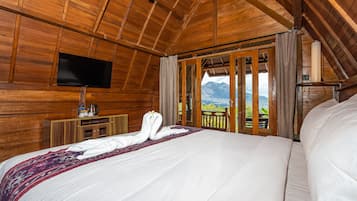 Deluxe Double Room, Mountain View | Desk, free WiFi, bed sheets