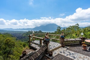 Front of property - Tiing Bali Guest House (Kintamani)
