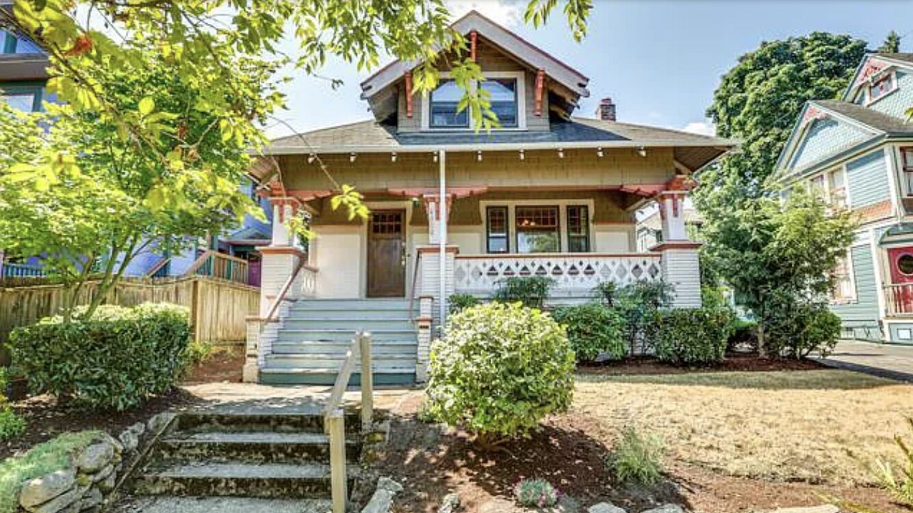 Quiet Sunnyside Bungalow in Ideal Location