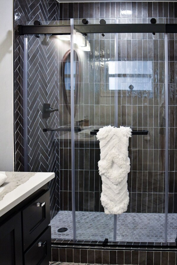 Shower, hair dryer, towels, soap - Renovated Historic 5 Bedroom Home Close to OU Campus! (Norman)