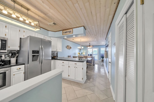 Frigorífic, microones, forn i placa de cuina