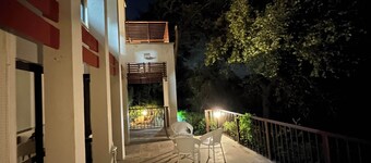 Lake View Villa in Golf Course Resort - A Home away from Home 