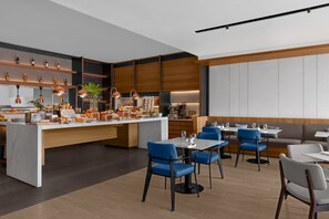 Tägliches Frühstücksbuffet gegen Gebühr
