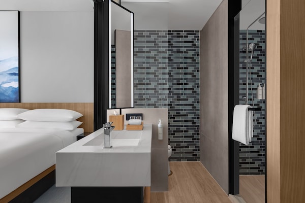 Room, 1 King Bed | Bathroom | Shower, rainfall showerhead, slippers, towels