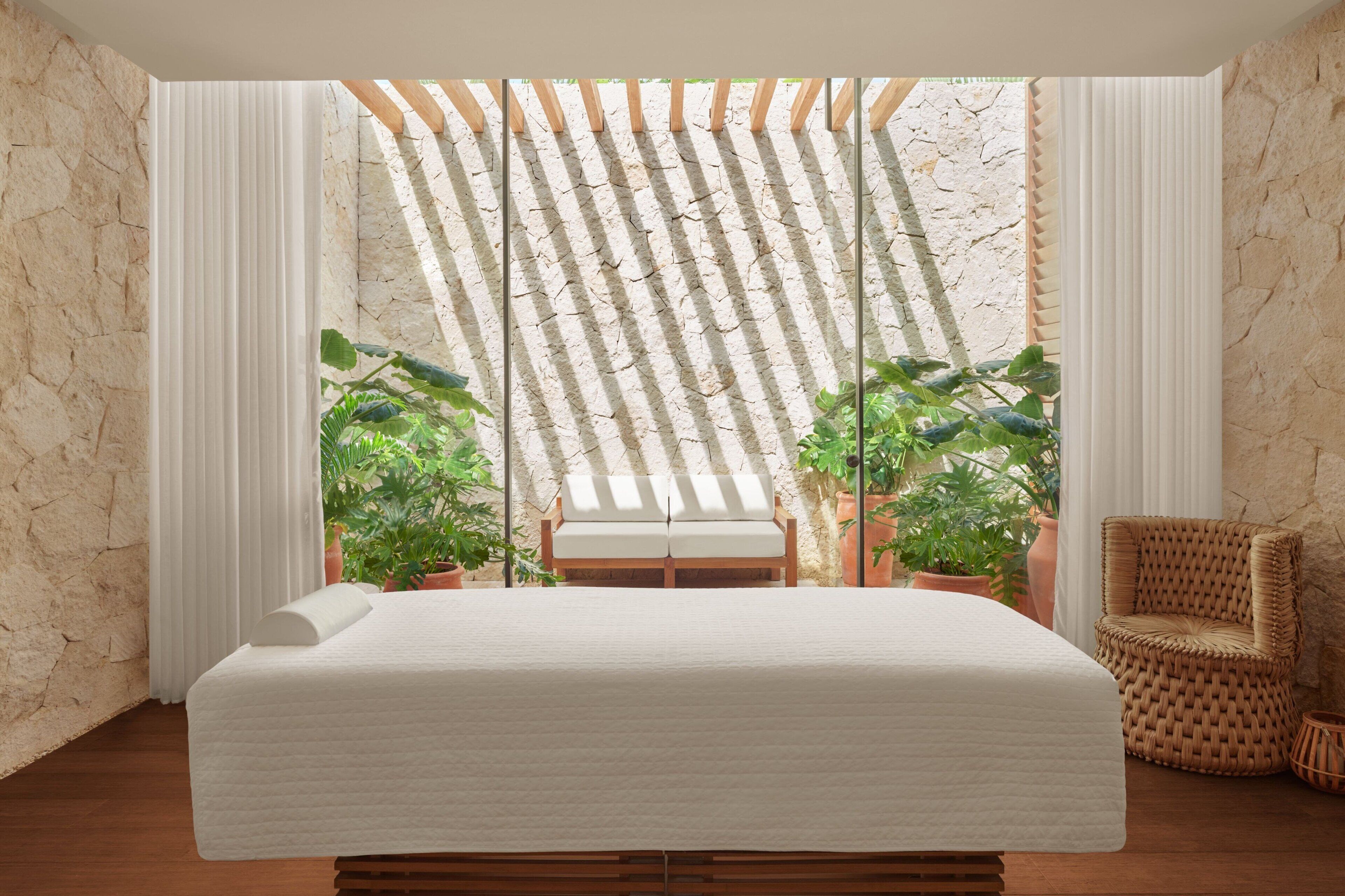 Couples treatment rooms, sauna, hot tub, steam room, Turkish bath