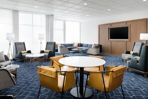 Lobby - Courtyard By Marriott New Castle (New Castle)