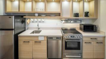 Suite, 1 Bedroom | Private kitchen