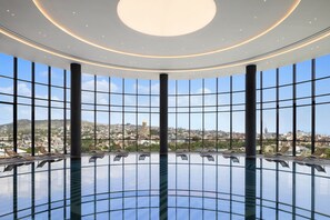 Indoor pool, seasonal outdoor pool - Paragraph Freedom Square, A Luxury Collection Hotel, Tbilisi (Tbilisi)