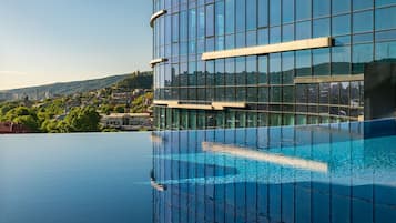 Piscine couverte, piscine extérieure (ouverte en saison)