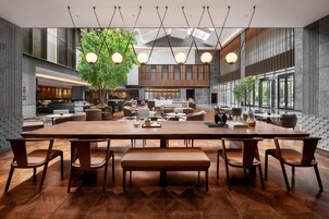 2 restaurants, breakfast, lunch, dinner served; Chinese cuisine