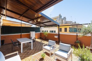 Outdoor dining - Prati View Penthouse (Rome)