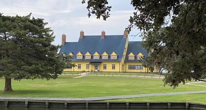 EXCEPTIONAL LOCATION - LUXURY VILLA STEPS AWAY FROM THE BEACH AND POOL