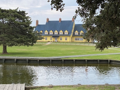 EXCEPTIONAL LOCATION - LUXURY VILLA STEPS AWAY FROM THE BEACH AND POOL