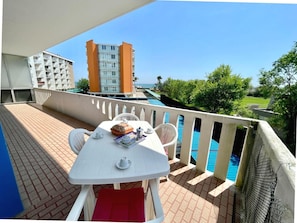 Huoneisto, 2 makuuhuonetta, terassi, kaupunkinäköala | Parveke