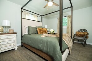 3 bedrooms, iron/ironing board, WiFi, bed sheets