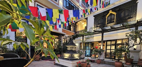Front of property - Central Courtyard - Heritage Hötel & Artisan Café (Kathmandu)