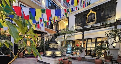 Central Courtyard - Heritage Hötel & Artisan Café