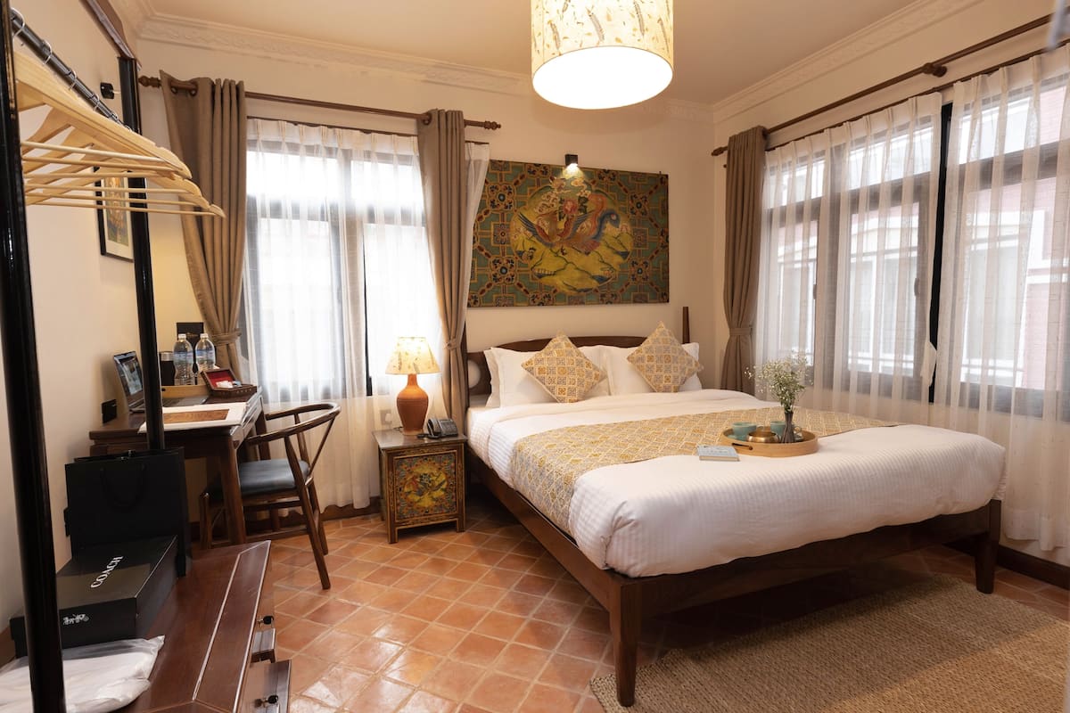 Deluxe Double Room, 1 Queen Bed, Non Smoking | 1 bedroom, premium bedding, pillowtop beds, individually decorated